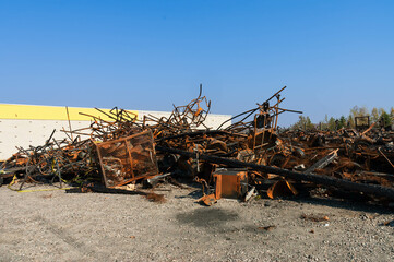 Fototapeta premium junkyard of iron and metal scraps in a dump in Quebec, Canada