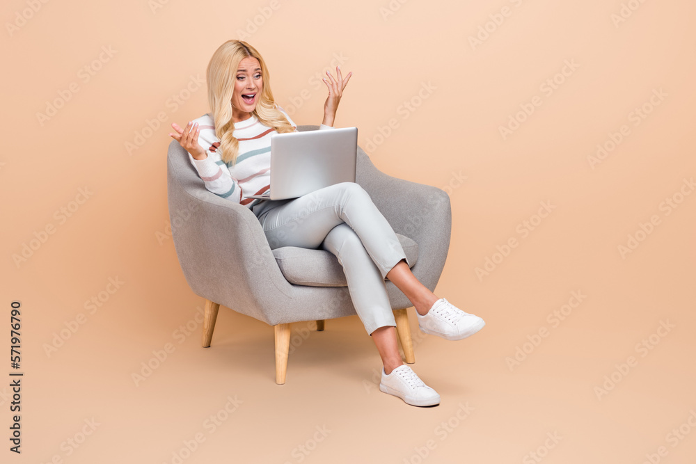 Sticker Full body size photo of young surprised woman palms no idea hold laptop video call confused hard work problems isolated on beige color background