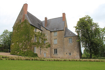 Fototapeta na wymiar medieval (?) mansion in saché (france) 