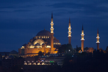 Fototapeta na wymiar Suleymaniye Mosque in Istanbul at night