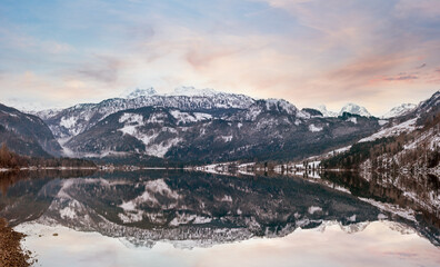 Fototapeta na wymiar Winter dusk Alpine lake Grundlsee panorama (Austria) with fantastic pattern-reflection on the water surface.