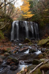 晩秋の達沢不動滝
