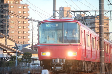 Naklejka premium 青空と名鉄電車