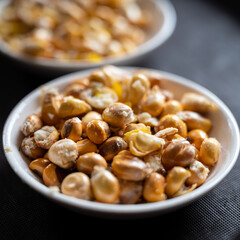 plato de maiz tostado