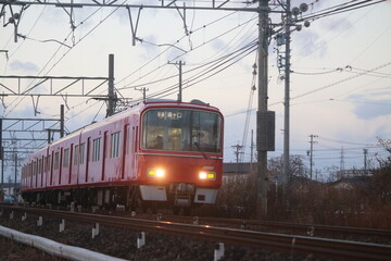 Fototapeta premium 青空と名鉄電車