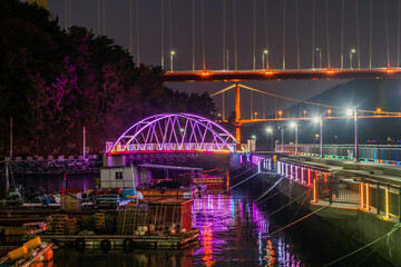 Obraz premium Bridges across seaport harbor at night