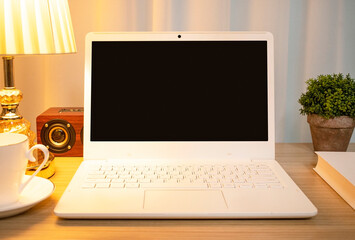 스텐드와 노트북, 야근 이미지