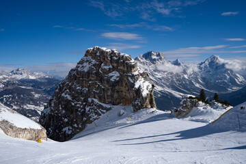 Fototapeta na wymiar 冬、イタリア、ドロミテ、スキーリゾート