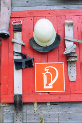 tafel mit notruf feuerwehr 112