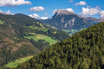 Fototapeta na wymiar Die Landschaft von Südtirol