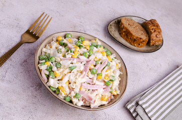 Vegetable salad with bacon