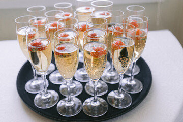 glasses of champagne with strawberry