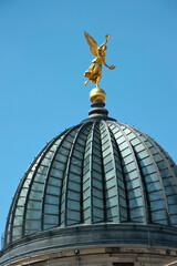 Fototapeta na wymiar Kuppel der Kunstakademie in Dresden