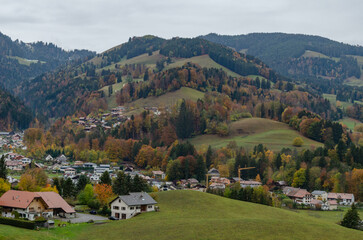 Fototapeta na wymiar village in the mountains in autumn