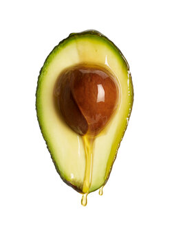 Huile d'avocat fruit ouvert fond blanc