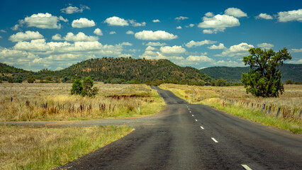 Picturesque road in rural outback NSW, Australia (Killarnie Gap Road)