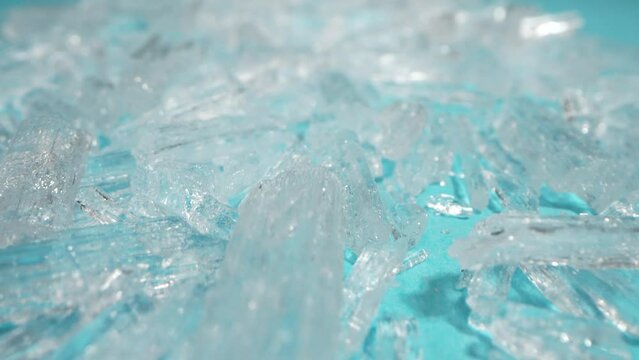 Kamerafahrt &uuml;ber Crystal Meth - Nahaufnahme 