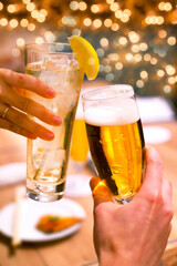 おしゃれグラスのハイボールとビールで乾杯 © Nii Koo Nyan