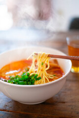 味噌ラーメンを食べる