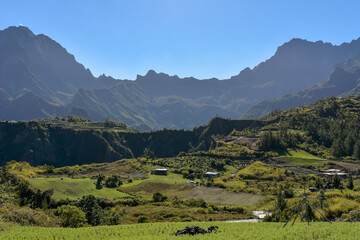 Fototapeta na wymiar Paysage montagneux de l'île de la Réunion
