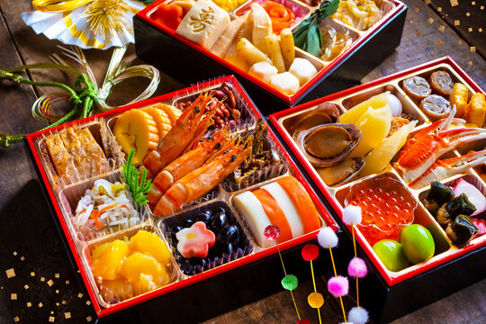 おせち料理と正月飾り