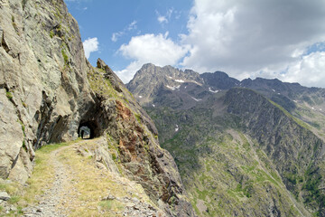 Trekking route between the lakes Lacs de Vens and Lac de Rabuons, Mercantour National Park, Maritime Alps, Western Alps, France, Europe
