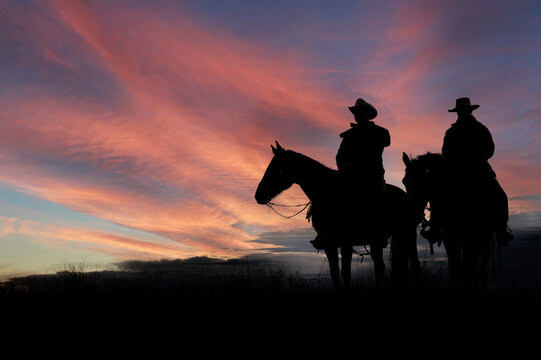 Two mounted cowboy silhouettes