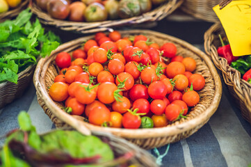 Naklejka na ściany i meble Tomatoes in a basket (market)