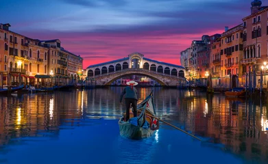 Foto auf Acrylglas Rialtobrücke Gondola near Rialto Bridge in Venice, Italy