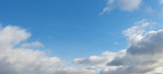 Fototapeta na wymiar White clouds in the blue sky in sunny weather