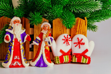 Gift basket for Christmas cards with Christmas tree toys, cones and accessories.Snow maiden.Christmas tree.decor, with a Christmas tree and toys,a figure of Santa Claus.ON AN ISOLATED WHITE BACKGROUND