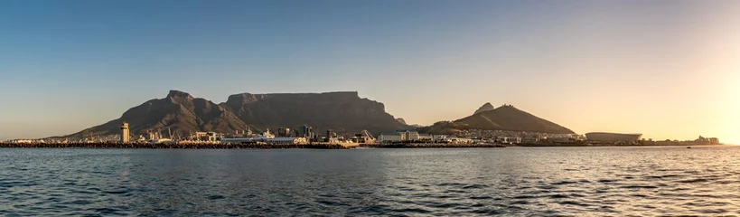 Crédence de cuisine en verre imprimé Montagne de la Table Sunset at Cape Town, South Africa. View from a boat