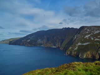 Fototapeta premium view over the spectacular cliffs of slieve league.
