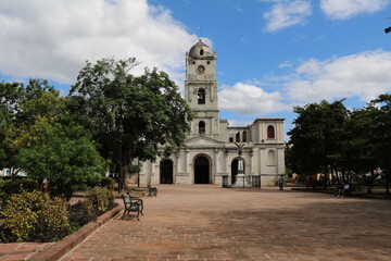 Fototapeta na wymiar Way to Cathedral in Holguin in Cuba