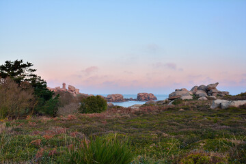 Lever du jour sur la c&ocirc;te de granit rose en Bretagne - France