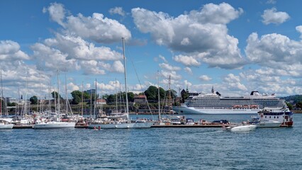 quais d'Oslo en Norvège par une journée chaude d'été