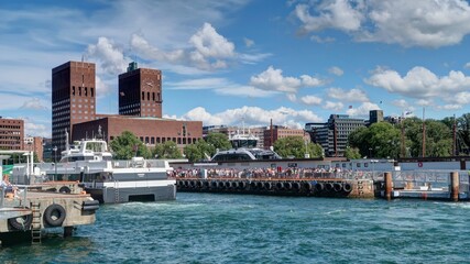 quais d'Oslo en Norvège par une journée chaude d'été - obrazy, fototapety, plakaty