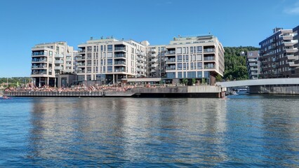 Fototapeta na wymiar quais d'Oslo en Norvège par une journée chaude d'été