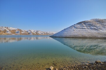 Naklejka premium Azure water on the shore of the mountain lake Pamir 