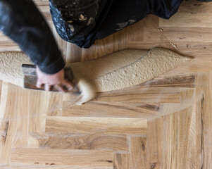 Craftsman grouting parquet floor