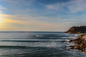 Obraz premium The sea with waves hitting the rocks