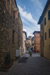 Fototapeta na wymiar MONTALCINO, ITALY - OCTOBER 2033: View on street of Montalcino. Siena, Tuscany