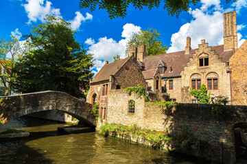 Fototapeta na wymiar Houses along the canal in Bruges