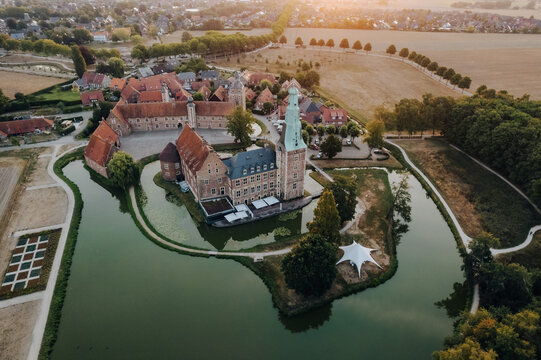 Wasserschloss in Raesfeld am Sonnnenaufgang