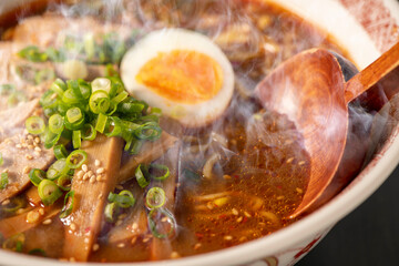 美味しいラーメンとラーメンスープ