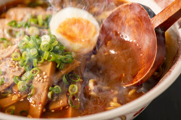 美味しいラーメンとラーメンスープ