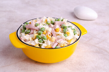 Vegetable salad with bacon