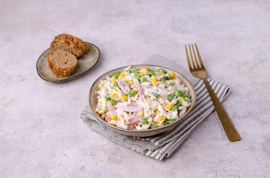Vegetable salad with bacon