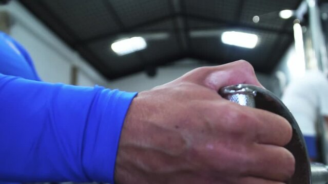 close Shot of a man´s hand doing a rowing machine in the gym