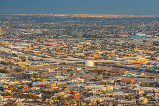 High angle view of the beautiful El Paso city and Ciudad Juarez of Mexico from the overlook © Kit Leong